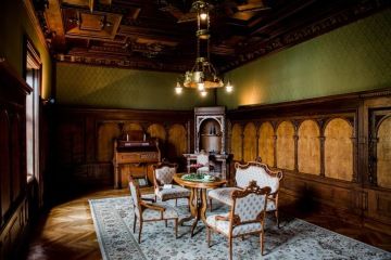 Historický interiér zámku v Blansku - součást prohlídkového okruhu