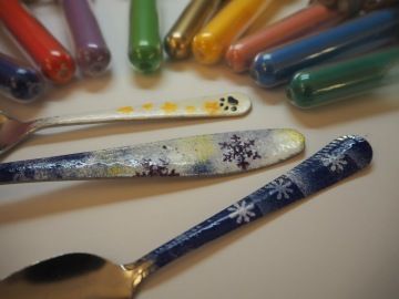 smaltované lžičky z dílny v Muzeu Blanenska