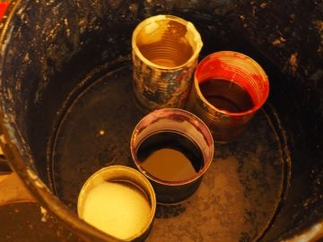 plechovky s parafínem